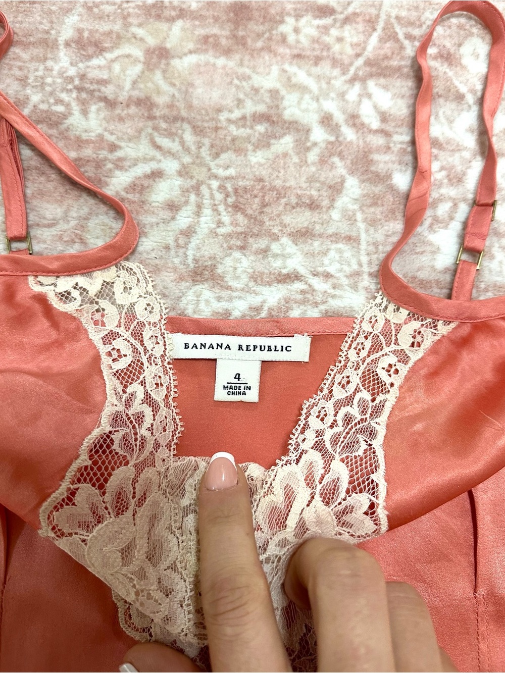 Vintage 🪷 Real Silk Banana Republic Peach Lace Tank Top - Picture 3 of 13